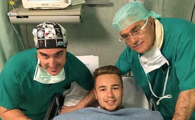 El jugador del Málaga Ontiveros, operado sin incidencias en Barcelona