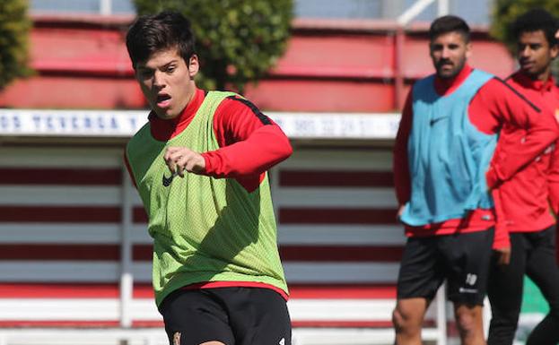 Meré, en un entrenamiento con el Sporting.