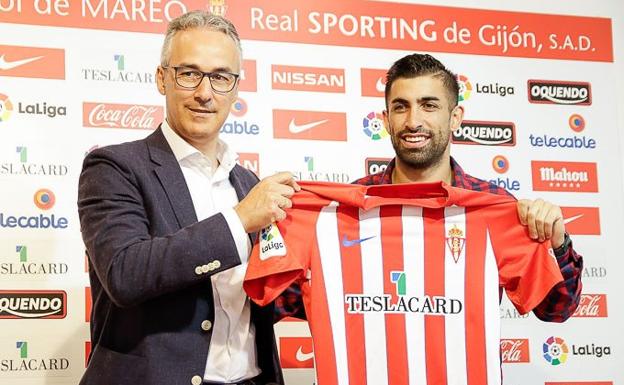 Santos, en su presentación con el Sporting.
