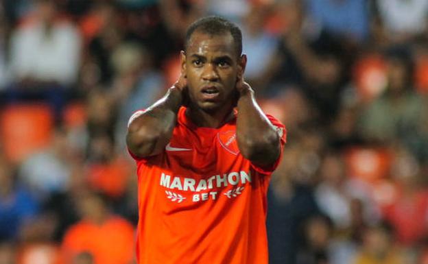 Rolan se lamenta tras malograr una oportunidad de gol./Agencia LOF