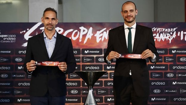 Luengo y Jiménez, ayer en el sorteo celebrado en Las Palmas. :: acb