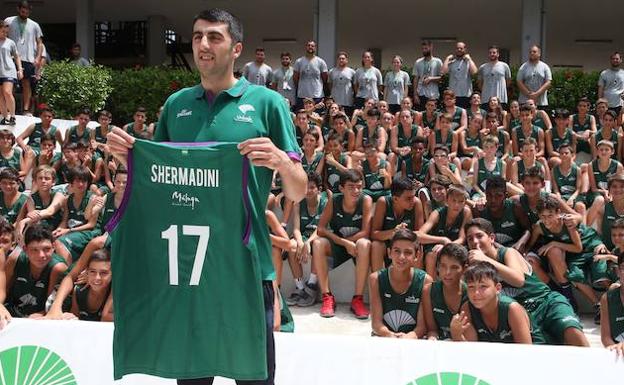 Shermadini será el techo del equipo y su principal referente interior con sus 2,17.