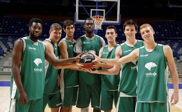 Soluade, Morgan, Rosa, Okouo, Ibáñez, Carralero y Díaz