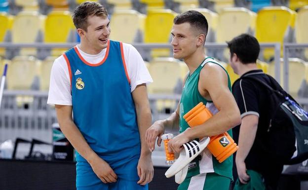 Nedovic, junto a Doncic, jugador del Real Madrid/