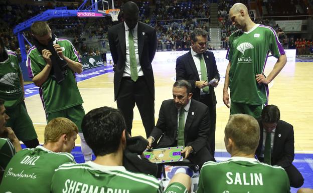 Un triunfo más del Unicaja podría valer para ir a la Copa del Rey si el Fuenlabrada gana al Murcia hoy