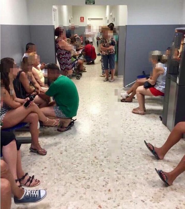 Imagen de la sala de espera captada el pasado domingo. :: sur