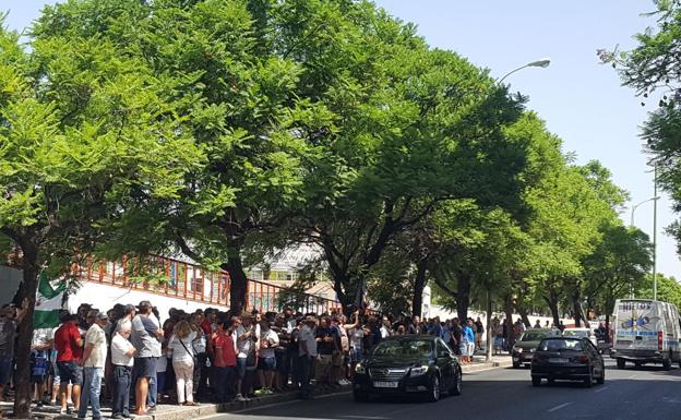Taxistas de Málaga, en Sevilla.