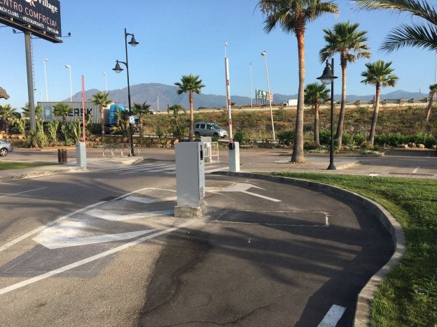 Barrera de acceso al aparcamiento que funciona desde ayer.