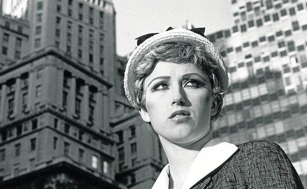 Retrato de una joven Cindy Sherman.