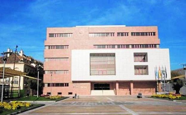 La multa procede de retrasos en los pagos en las obras del edificio del Ayuntamiento.