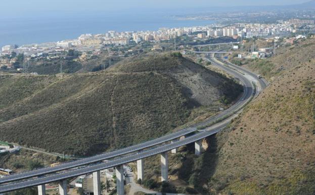 Vista de la AP-7, a su paso por Marbella.