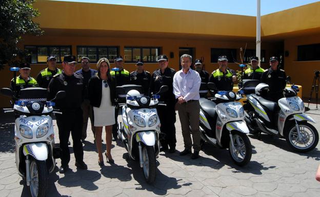 El alcalde en una presentación de motocicletas de la Policía Local