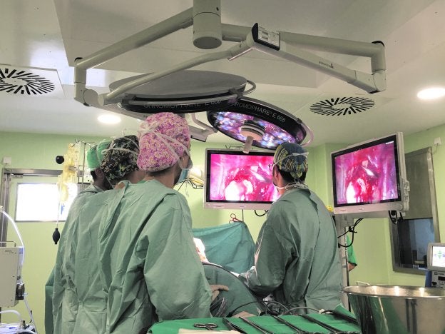 Quirófano de Carlos Haya que utilizan los cirujanos torácicos del hospital. :: sur