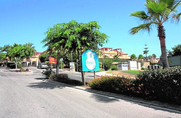 Avenida de la zona oeste. :: charo márquez