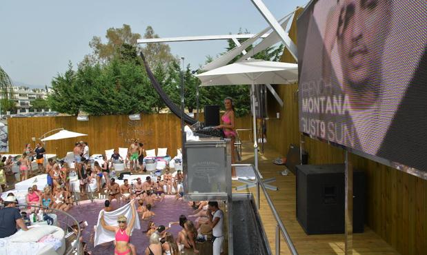 Piscina del hotel Sisu.