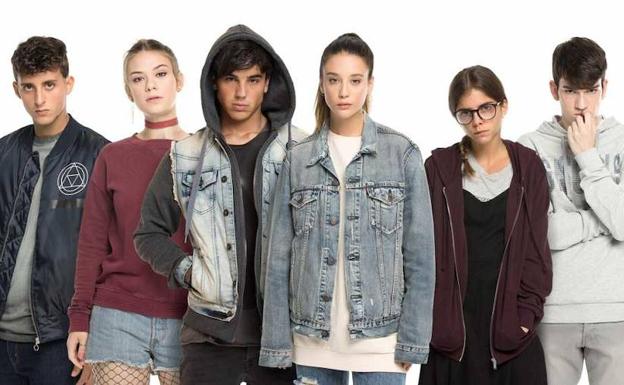 Elenco protagonista de la serie 'Si fueras tú'.