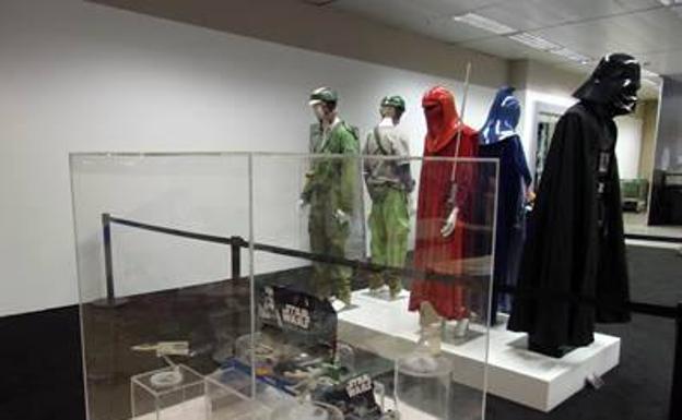 Parte de los trajes de la exposición. /