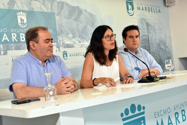 Los concejales del PSOE Francisco García, Isabel Pérez y Manuel García.