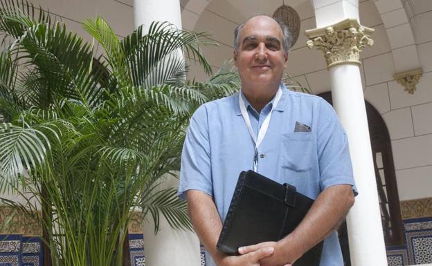 George de Lama, preparado para afrontar la apretada agenda de conferencias.