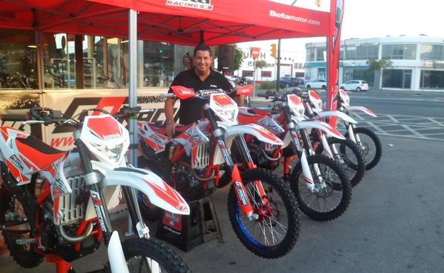 Óscar Guerrero con la gama Beta 2018./