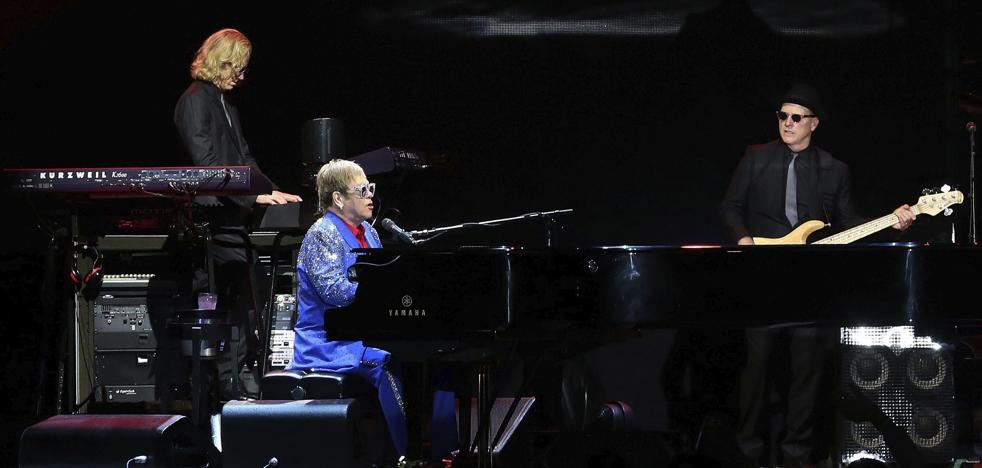 Elton John publicará en noviembre la colección de éxitos 'Diamonds'
