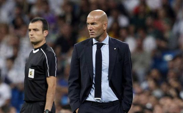Zidane, durante el partido ante el Espanyol. /Efe