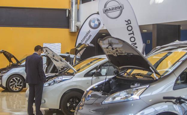 El coche eléctrico acelera su implantación y será masivo en cinco años
