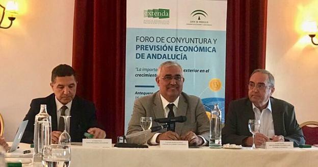 Mesa del Foro de Coyuntura Económica. /SUR