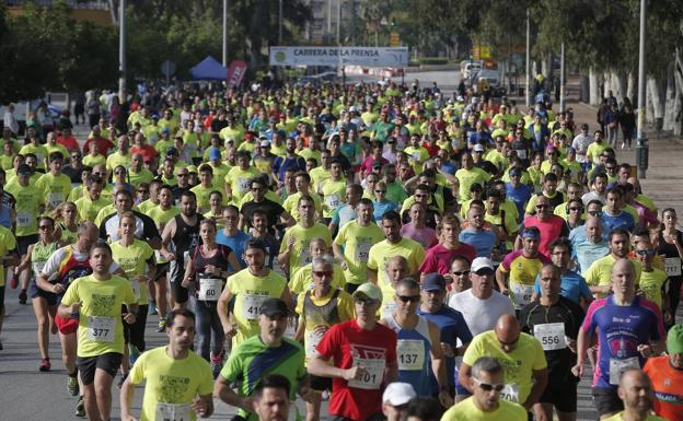 Corrededores en la Carrera de la Prensa de la edición pasada. /SUR