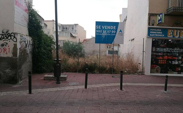 Solar de la calle Miguel Moya que los vecinos reclaman que se limpie./