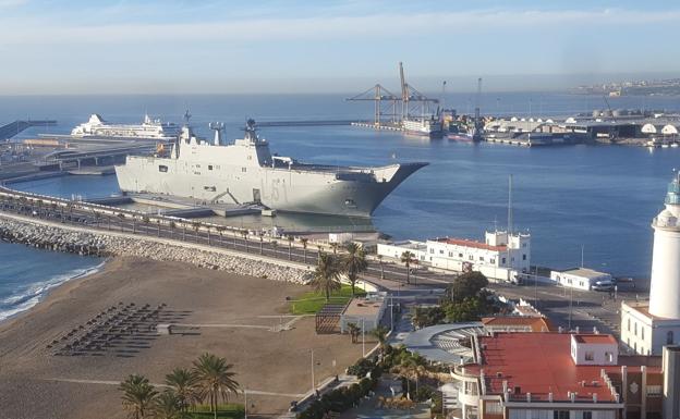 El Juan Carlos I ya está en Málaga /Ñito Salas