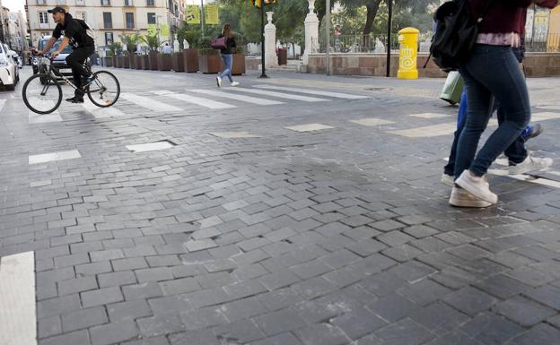 Hundimiento de los adoquines de la plaza de la Merced. /Álvaro Cabrera