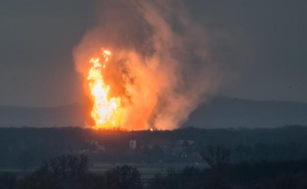 Fuego tras la explosión./Afp