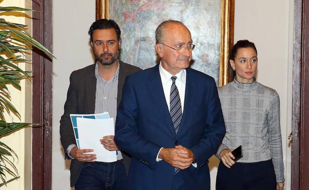 Raúl Jiménez, Francisco de la Torre y Elisa Pérez de Siles. /Salvador Salas