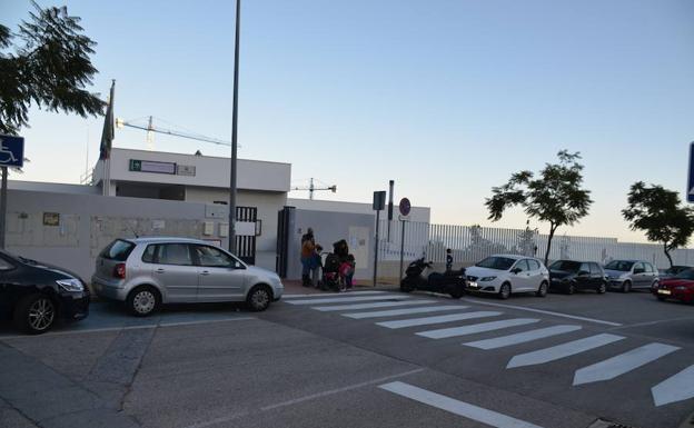 El colegio público María del Mar Romera está en la urbanización Parque Victoria de La Cala del Moral. /E. C.