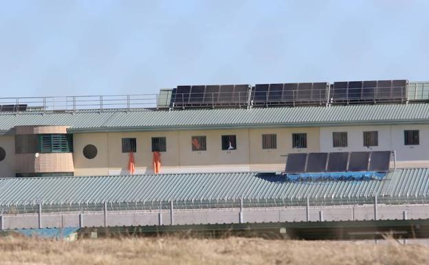 La Junta asume la tutela de dos menores inmigrantes que estaban internados en la cárcel de Archidona