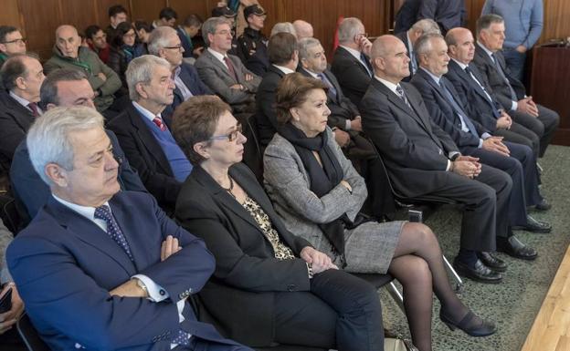 Vallejo, Aguayo, Álvarez, Chaves, Griñán, Zarrías y Viera en primera fila.