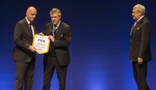Infantino y Villar, en un acto de la FIFA. :: efe/