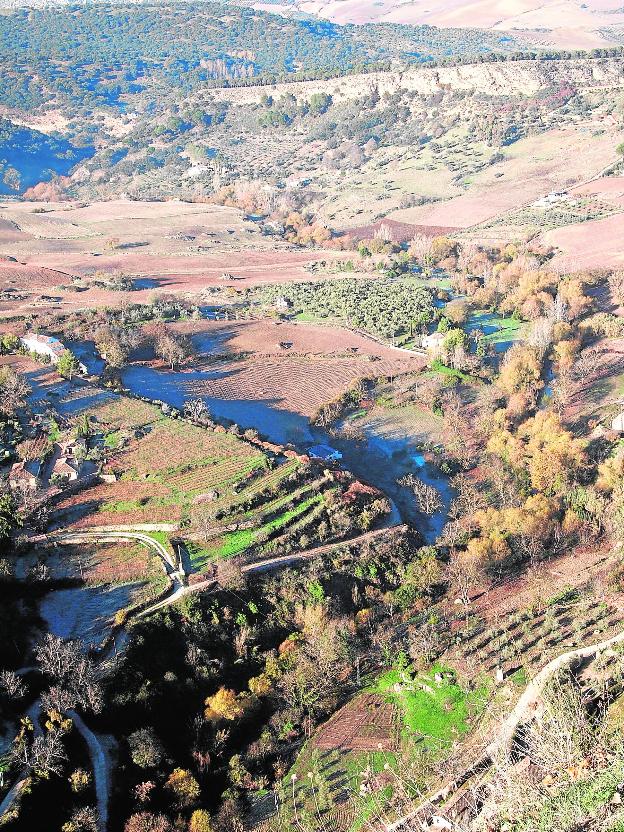 El río Guadalevín a su paso por tierras de la Serranía de Ronda/