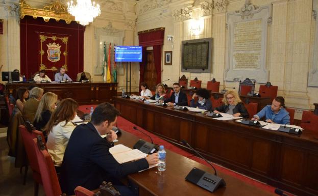 Reprueban al Ayuntamiento y a la Junta por su descoordinación en la crisis del ruido y el uso de las pistas deportivas