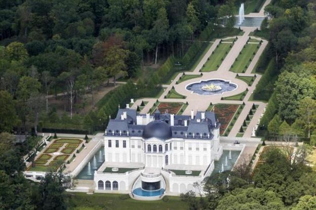 El príncipe saudí Mohamed bin Salman pagó 275 millones de euros por el flamante 'chateau'. /R. C.