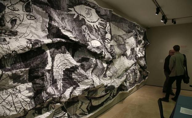 ‘Guernica XL’ de Javier Arce, en la Casa Natal. /Salvador Salas