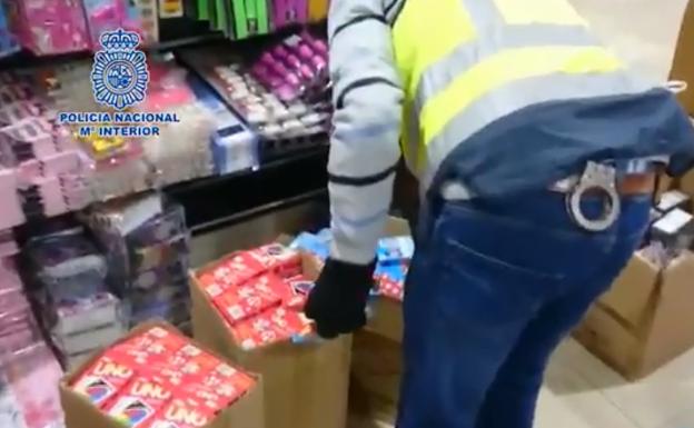 Intervenidos más de 20.100 juguetes falsos en varias naves del polígono Guadalhorce