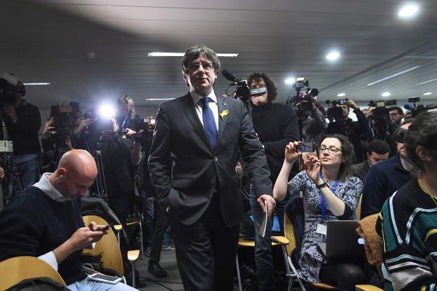 Puigdemont, listo para una comparecencia pública en Bruselas tras los resultados del 21-D. :: AFP/
