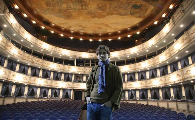 Gonzalo Cortés, sobre las tablas del Teatro Cervantes./Salvador Salas