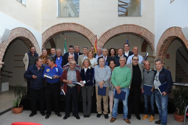 Grupo de jubilados, con la alcaldesa, Javier García y Eloy Ortega. :: j-l/
