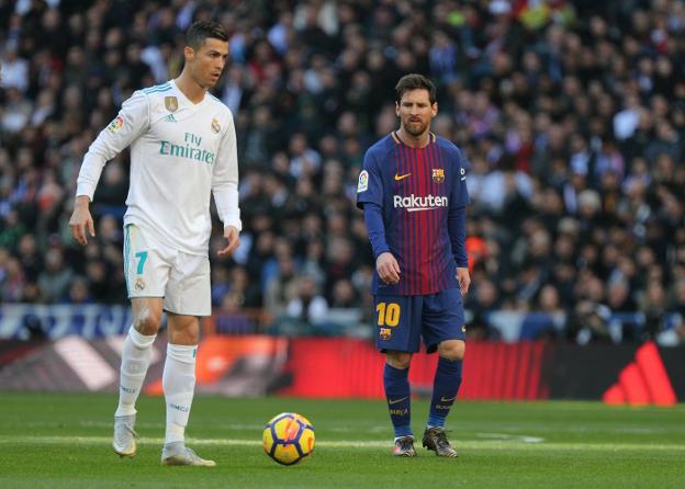 Cristiano y Messi, durante el último clásico. :: sergio pérez / reuters/
