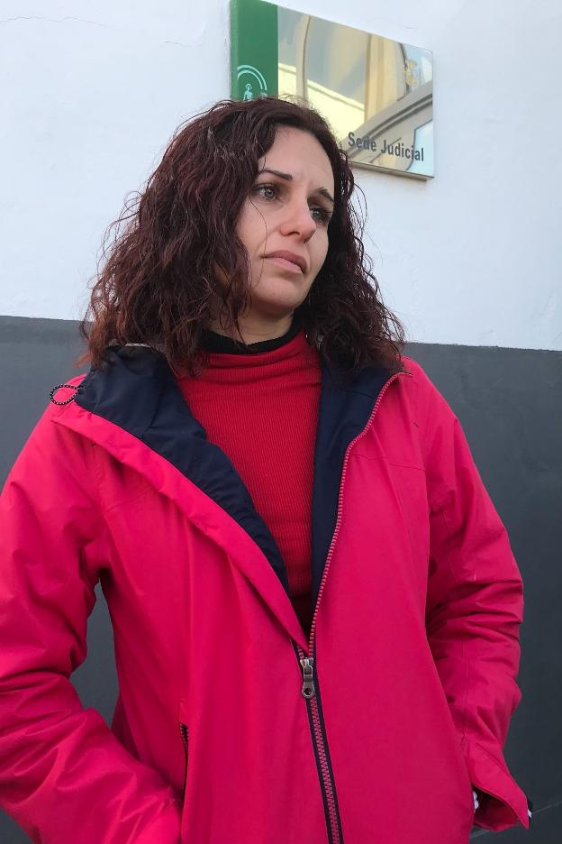 La madre de los niños, Sonia Barea, ayer en Sevilla./David Arjona . EFE