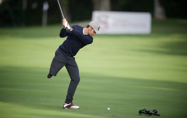 Postigo, durante un 'pro-am' en Valderrama. :: sur
/