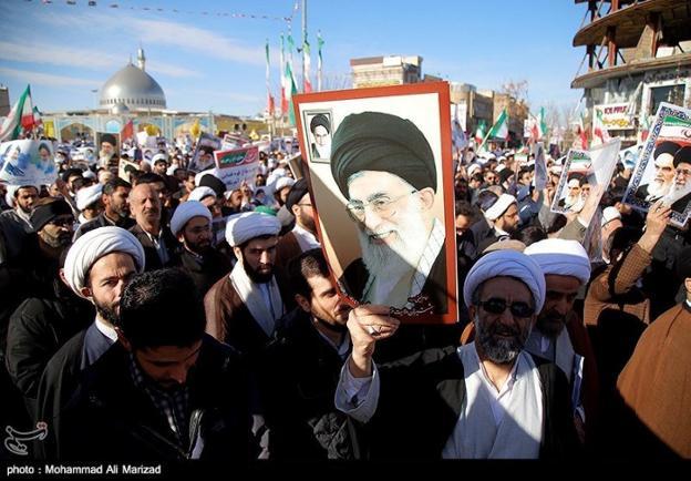 Concentración progubernamental en una calle de Teherán, la capital iraní. :: reuters
/